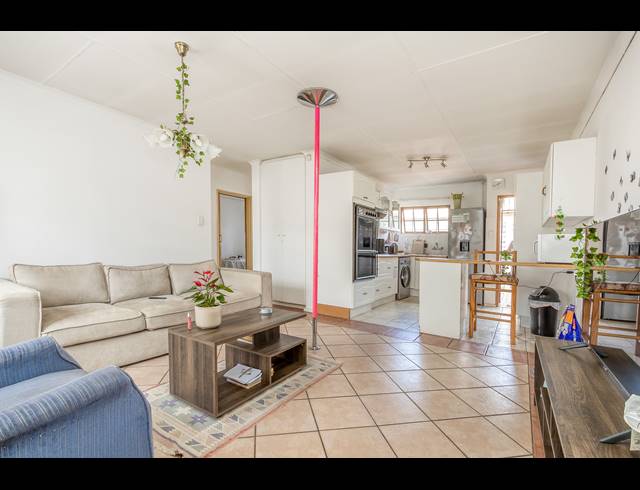 2 BEDROOM TOWNHOUSE RENTED IN WELTEVREDEN PARK